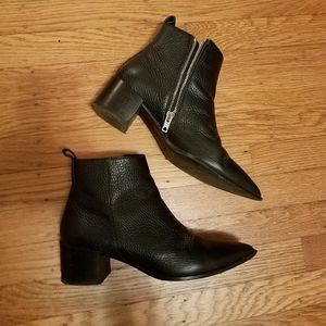 Everlane The Boss Boot in Pebbled Black Leather